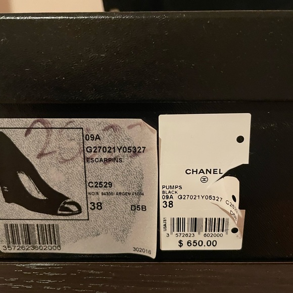 Chanel suede black and silver pumps - Picture 2 of 7